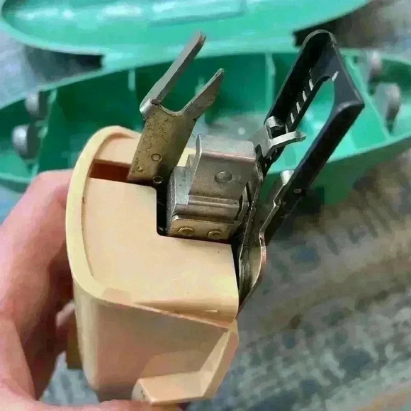 Vintage Singer Buttonholer, Jadite Green Case, Circa 1960’s, Vintage - Picture 6 of 12